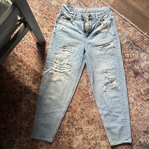 American Eagle Outfitters Light Wash Ripped Boyfriend Jeans